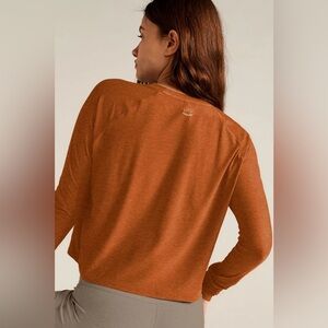 Beyond Yoga featherweight day dreamer long sleeve top size small warm clay